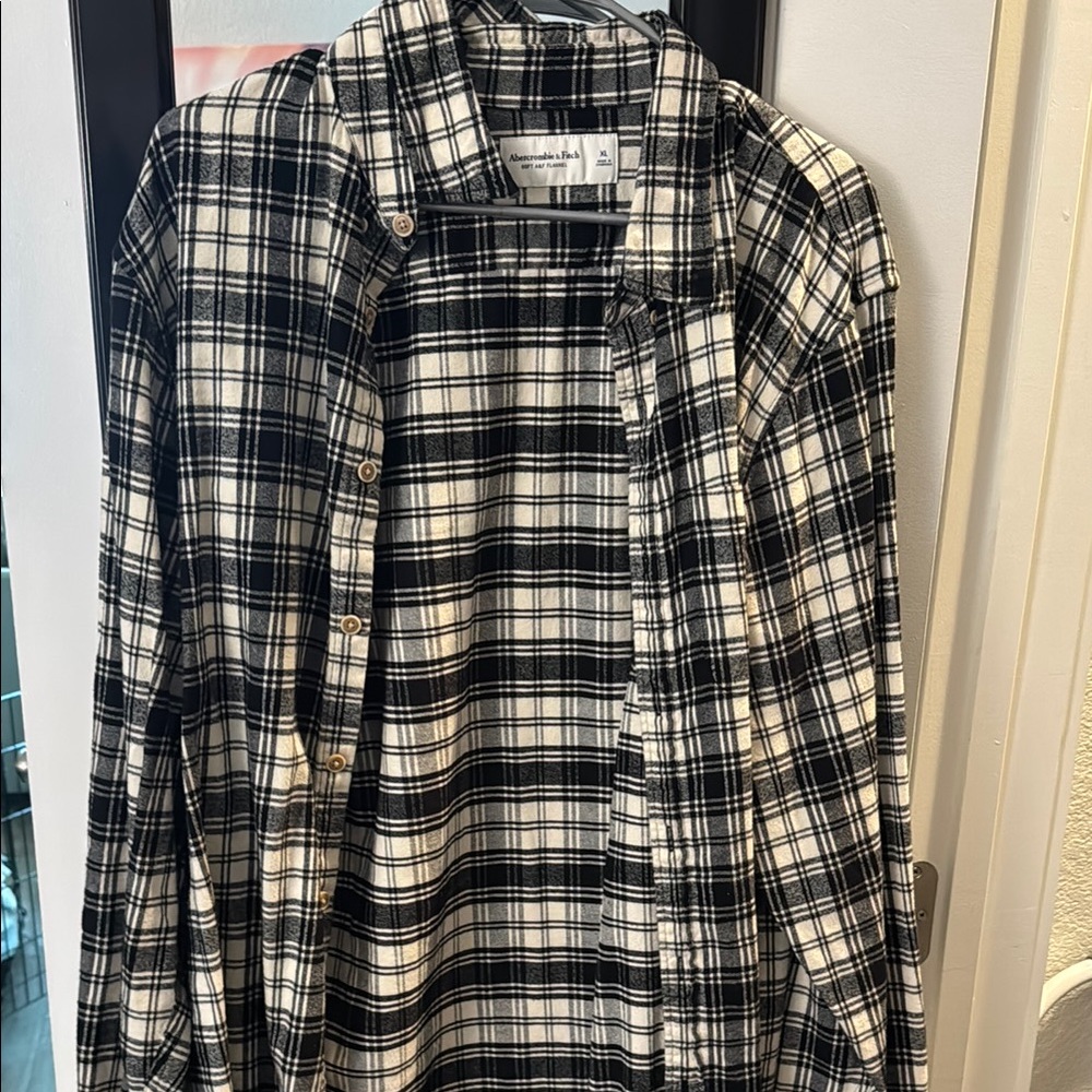 Abercrombie Men's Black and White Flannel Shirt